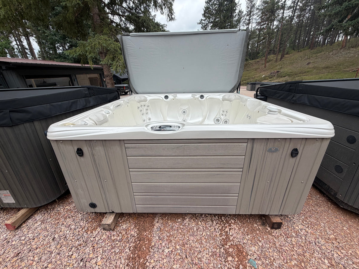 Refurbished Caldera Makena hot tub
