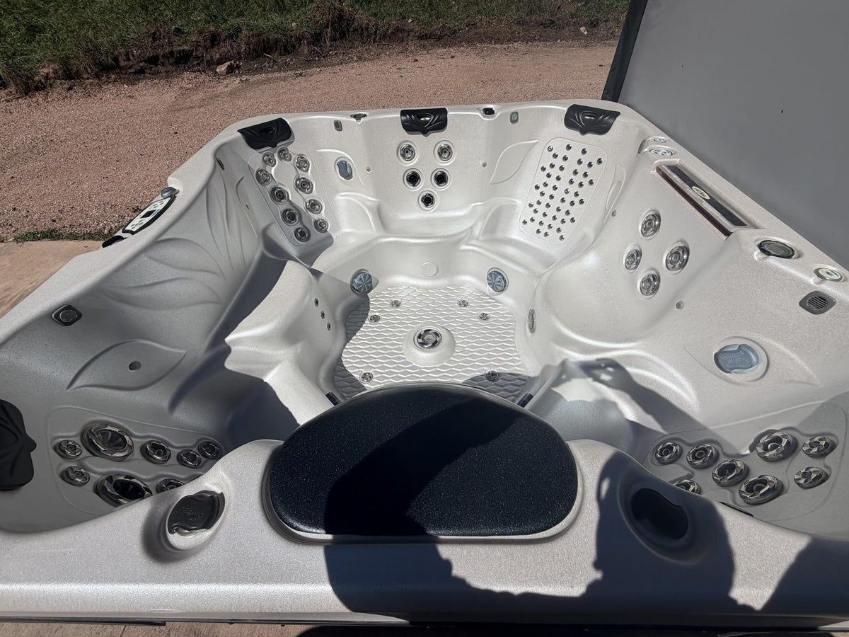 Cal Spa 893B seating and control panel