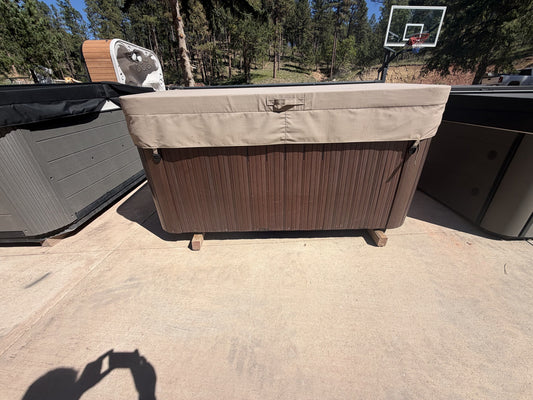Refurbished Jacuzzi J-245 hot tub with cover closed