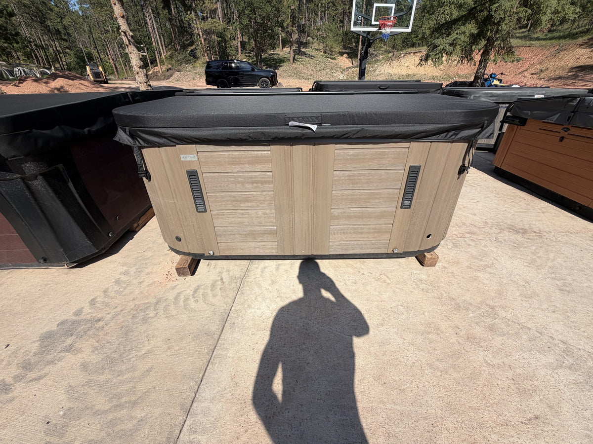 Refurbished Marquis Epic exterior cabinet with premium cover