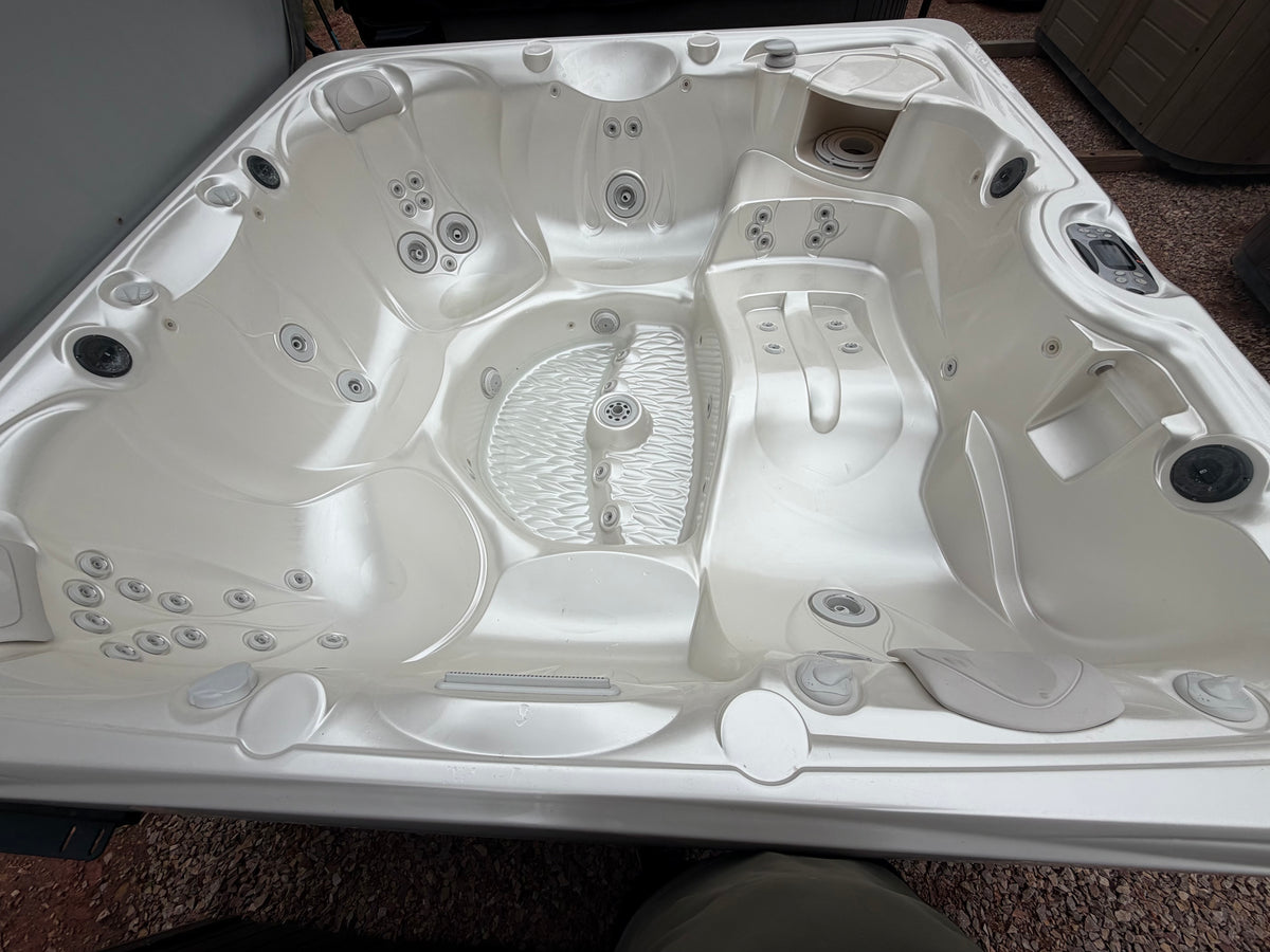 Refurbished Caldera Makena hot tub