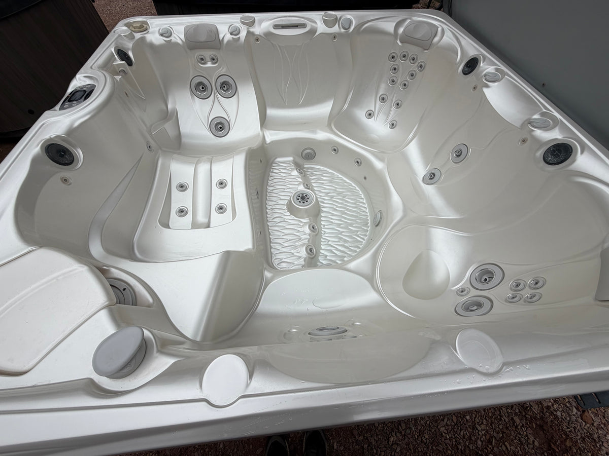 Refurbished Caldera Makena hot tub