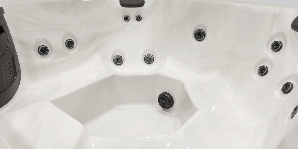 New Master Spas LH S7 Hot Tub