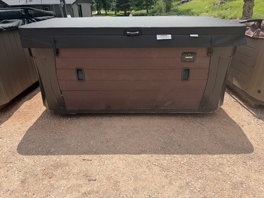 Refurbished Marquis Woodstock Elite hot tub